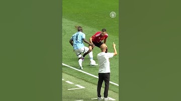 🔥 JEREMY DOKU 🤝 SENDING A FULLBACK! 🥶 #mancity #football #skills #shorts #shortsvideo #shortsfeed