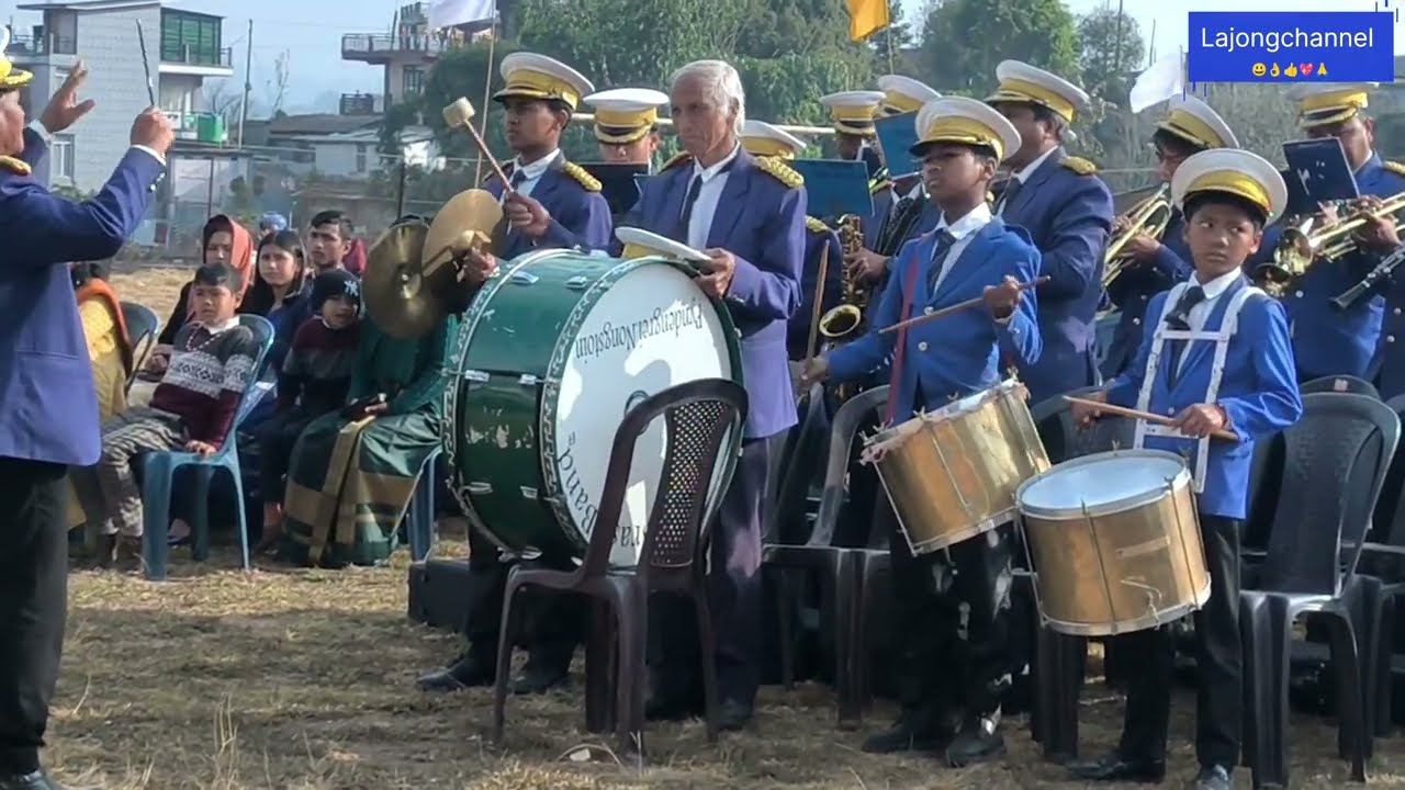 Snewhun ka jingput jingtem jong kine ki band/ Tip Top.