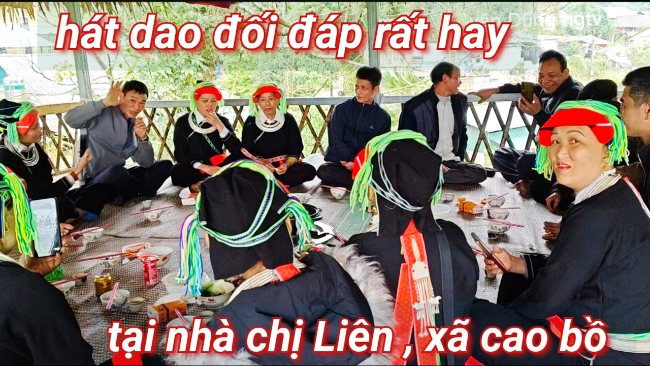 Năm mới,tại nhà chị Liên, hát dao đối đáp rất hay tả Siểt với bà Chỉnh+bà Chấy hát hay