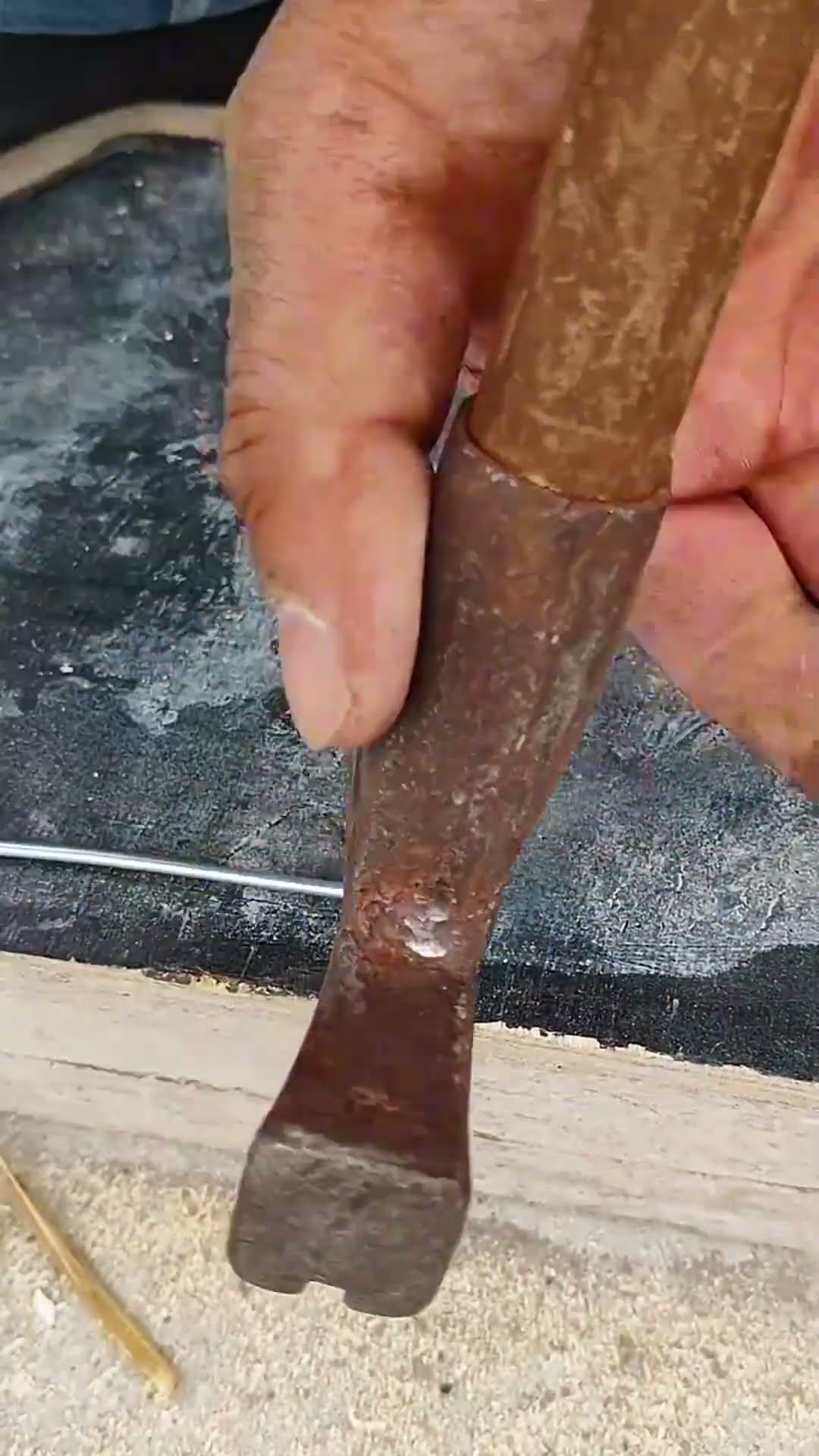 The board holds the tension wire process