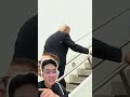 Phái đoàn Mỹ của ông Trump trước khi rời Trung Quốc phải bỏ hết điện thoại ?