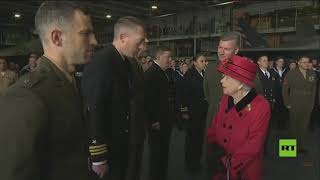 الملكة إليزابيث الثانية تقوم بجولة لحاملة طائرات بريطانية حديثة