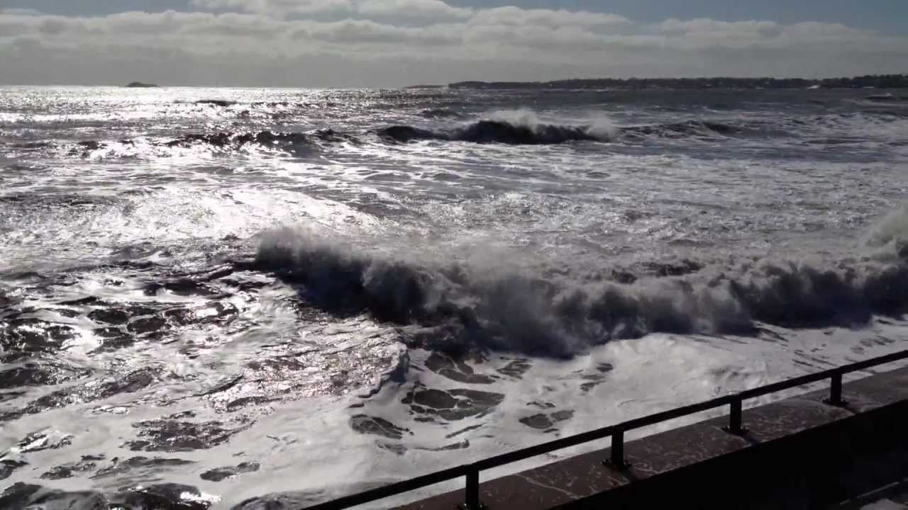 Huge Crashing Waves - YouTube