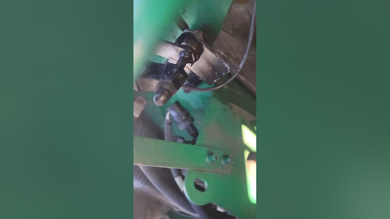 freightliner fld120 wiper blades not working/ stuck. YouTube