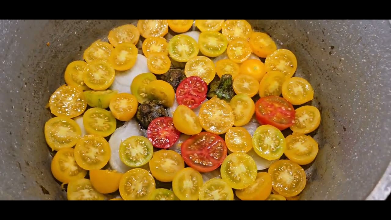 اخذ مخضر من الحديقه واسوي دولمه جان عندي عزومه وسويت سمج شوي وبواقي الاكل للدجاج وندردش شويه