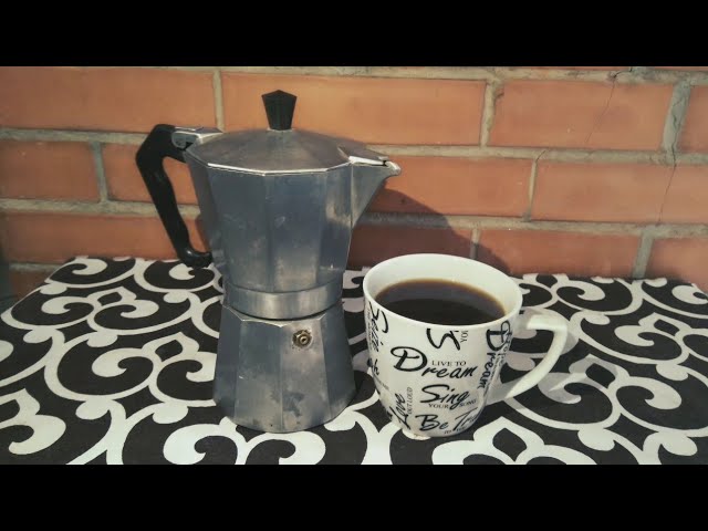 Cómo preparar café americano usando una cafetera italiana | Lalo Vive -  YouTube