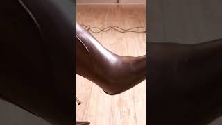 The Geometry of Sitting in High Heels