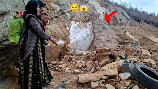 Download Lagu Heartbreaking Return: Homeless Mother  Back to Their Ruined Cabin in Freezing Cold! MP3