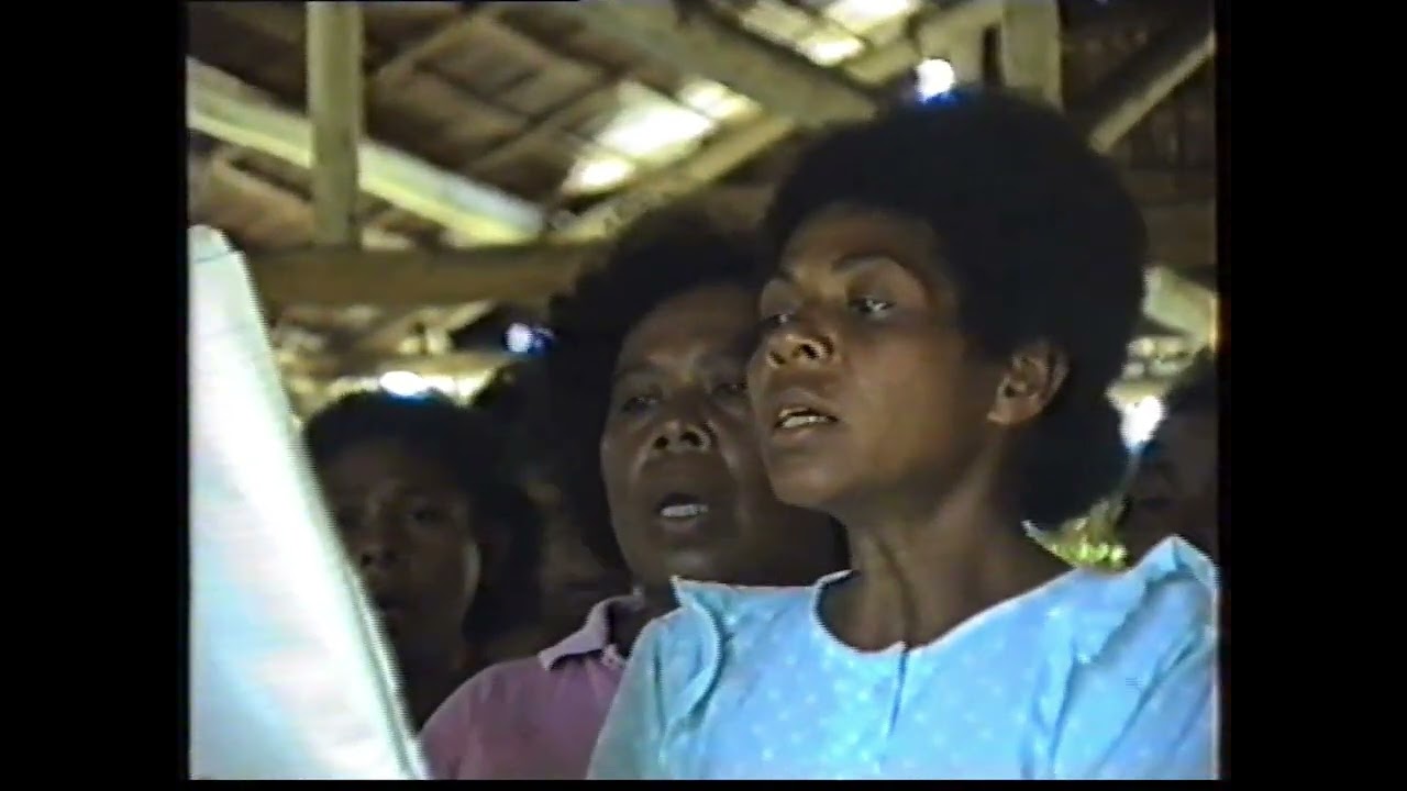 Syurur Sye 1991 Ibu-ibu orang Biak menyanyi puji Tuhan (Biak women singing)