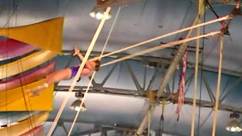 Eva Kohout - Swinging Trap - FSU circus