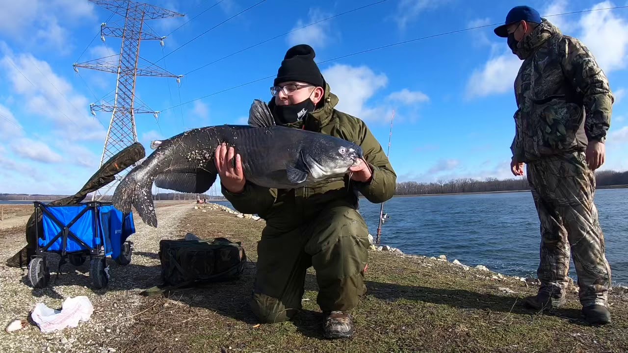 DIA DE PESCA DE BAGRES EN LA ORILLA. EN UNA PLANTA DE POWERTON LAKE