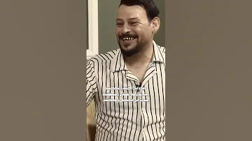 دمع بليل اكتله وضحكتله 
