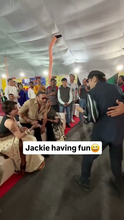 Jackie Shroff visited Biswajit Chatterjee pandal for seeking blessings of durga maa....#jackieshroff