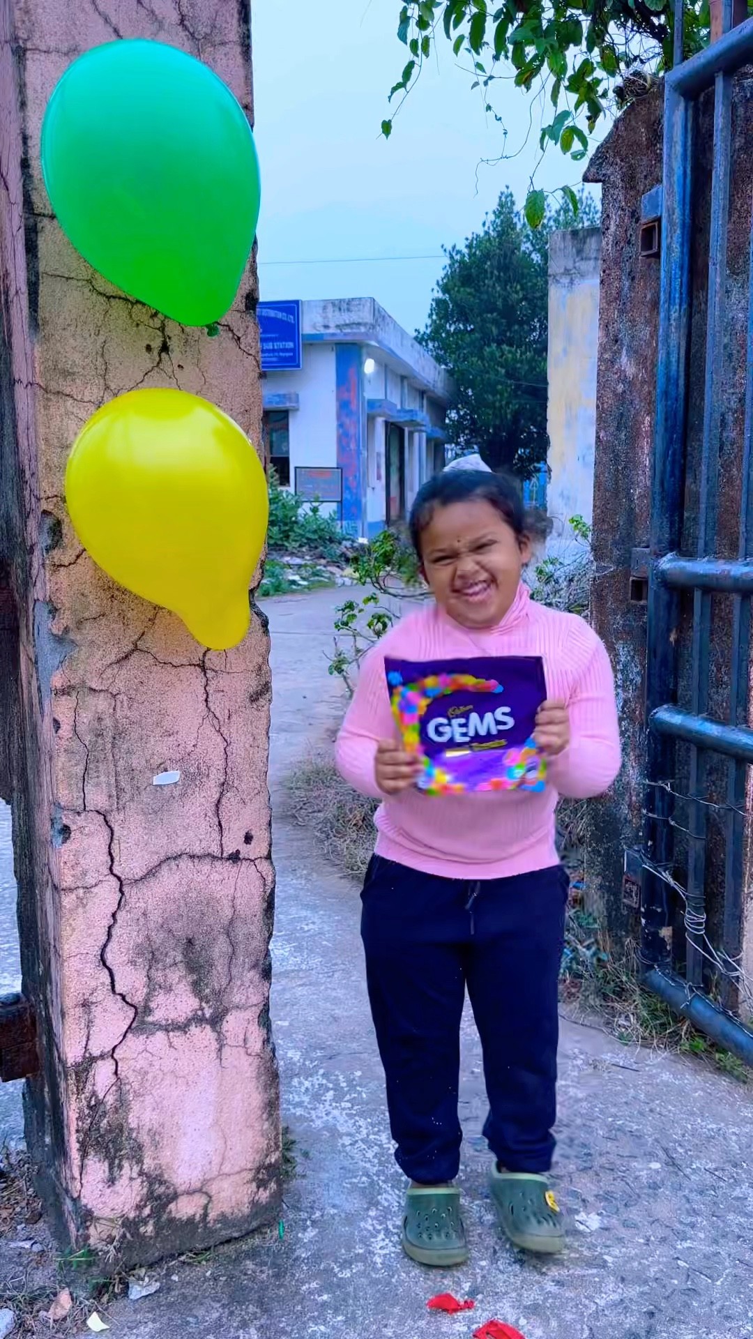 Burst balloons to receive surprise ?? #mistihappylifestyle #shorts #viral #trending #shortvideo