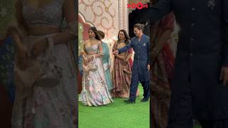 Shah Rukh Khan Asks Suhana To Stand Beside Him While Posing At Anantradhikas Aashirwad Ceremony 