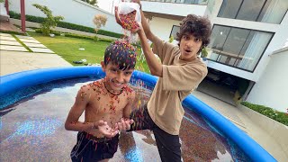 Pool Mein Etni Sari ORBEEZ Dal Di 😍
