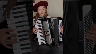 Video thumbnail of "NAHIARA GHENT ACORDEONISTA"