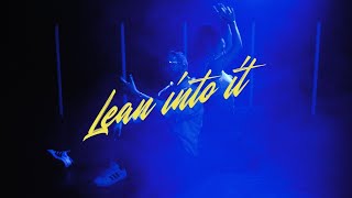 Video thumbnail of "夏沐Melo Moon × Niski The Free【Lean into It】Music Video"
