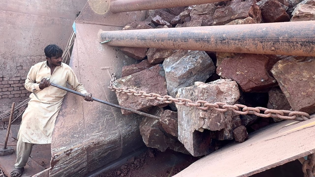 Экстремальный затор! Гигантские камни блокируют дробилку – захватывающее действие по дроблению ка...