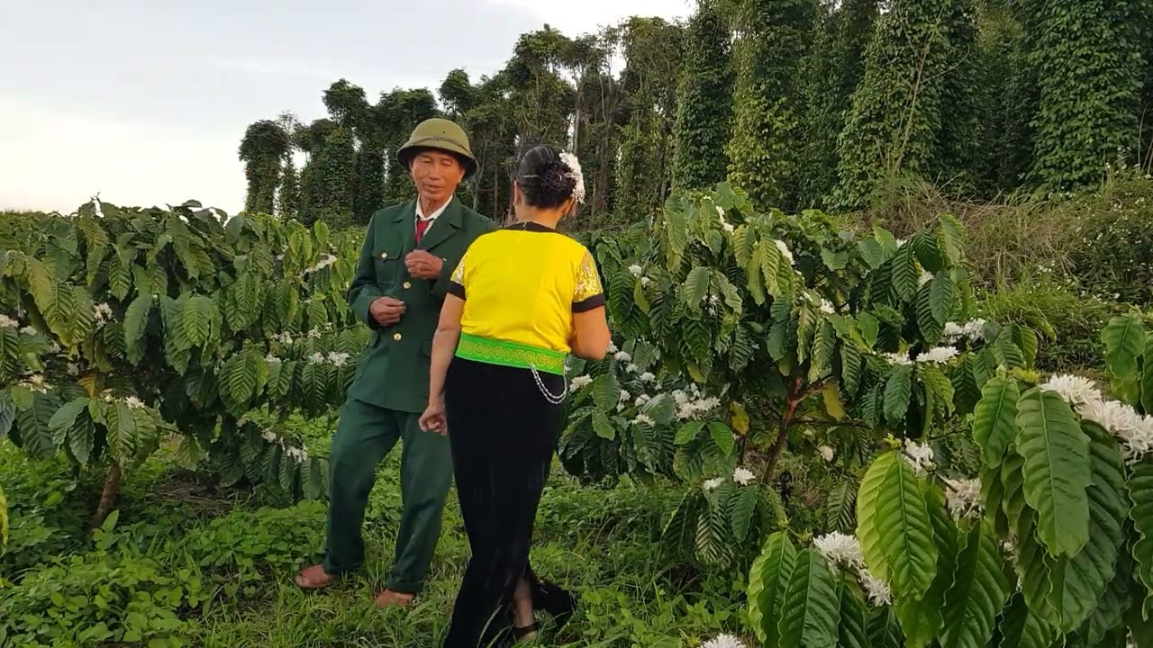 Danh Quý cùng phu nhân tb bài chợ Tình Sapa 