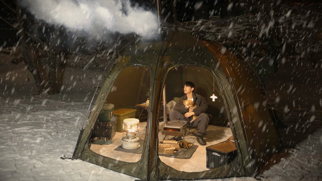 눈 덮인 설산, 강아지와 보내는 아늑한 겨울밤 ⛺ | 캠핑 ASMR