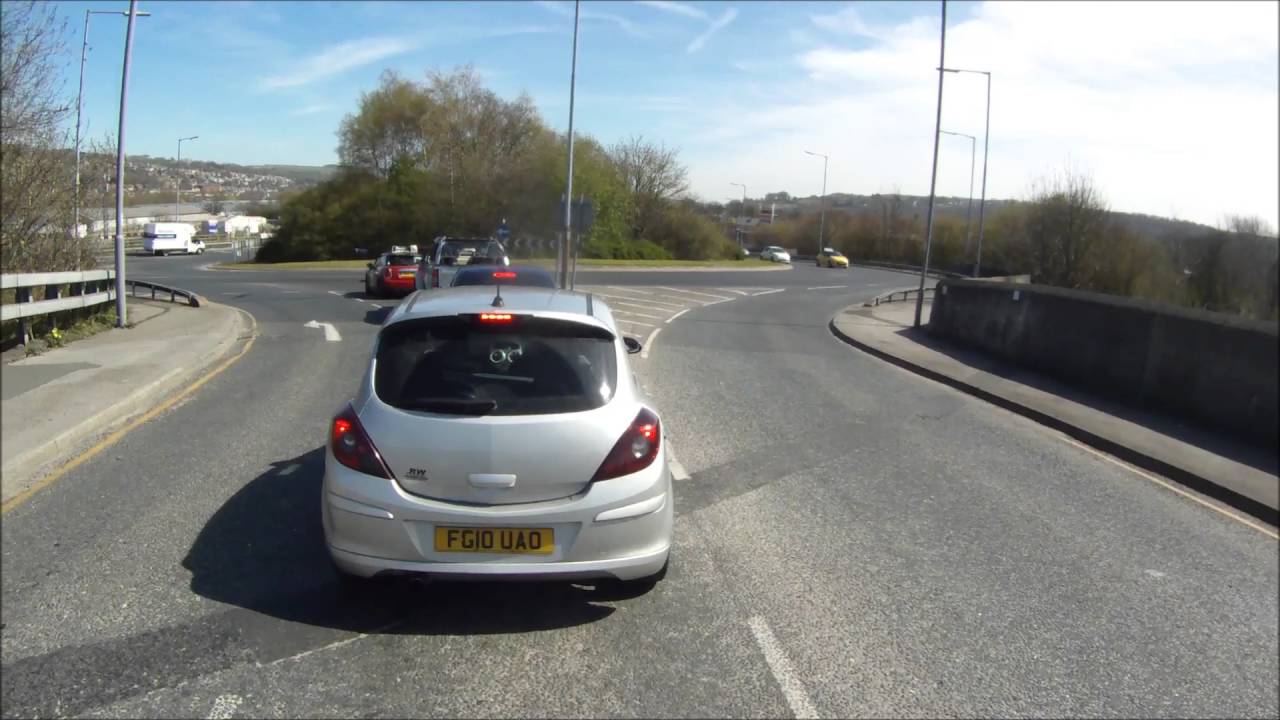 Driver fails to yield on Keighley Roundabout. - YouTube