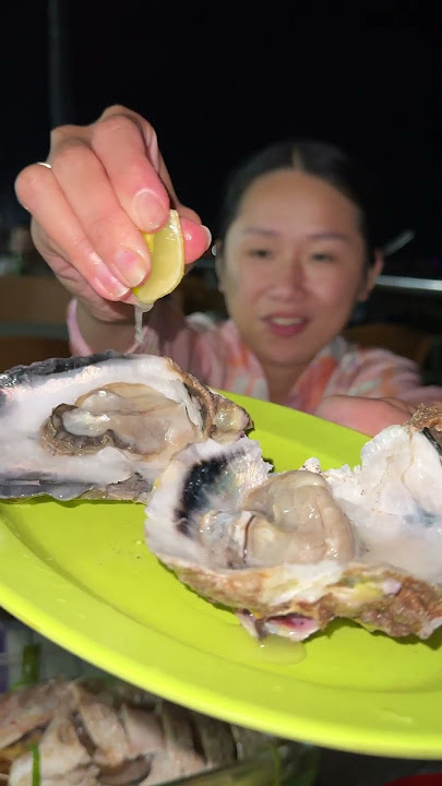 UNLIMITED OYSTER IN LABUAN BAJO 😍🌊 #jejezhuang #culinary