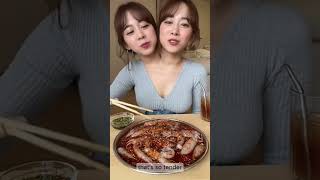 Dubbele hoofden, dubbele eetlust! Mukbang Show