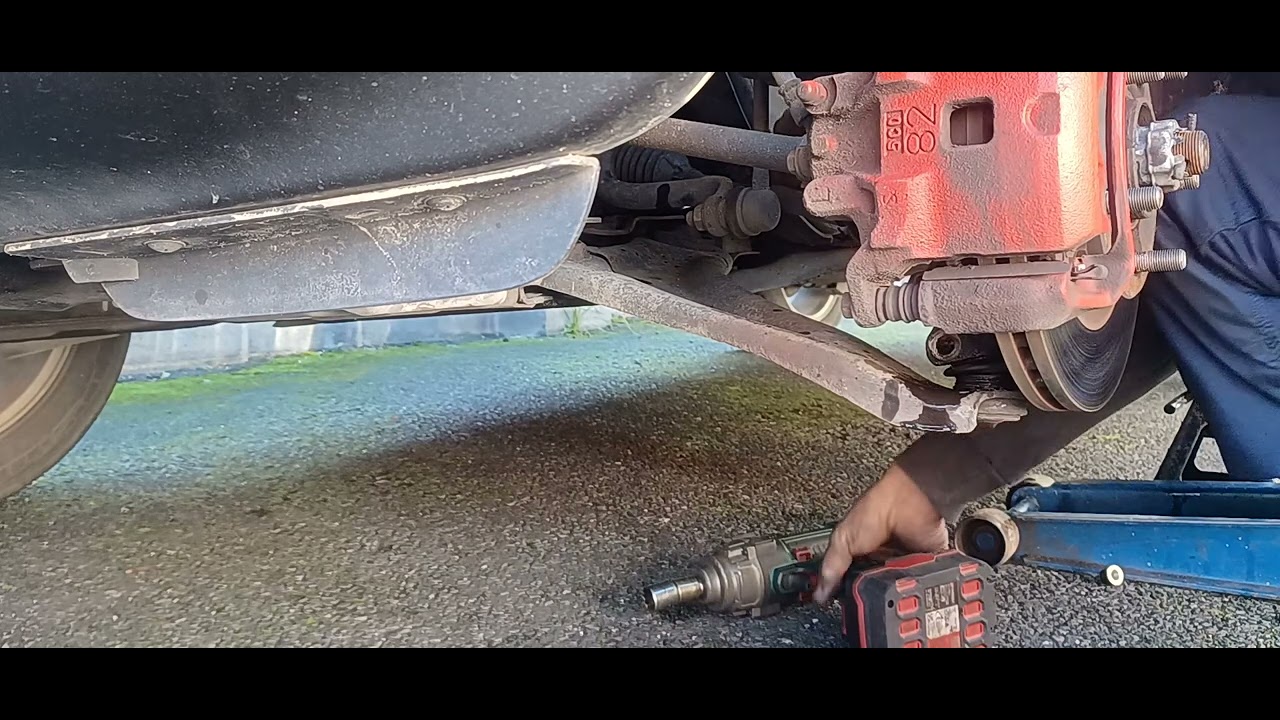 replace ball joint psf Nissan juke 152 YouTube