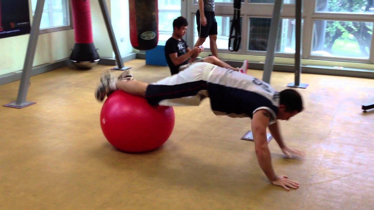 Intermediate Core Training: Stability ball rollouts with knees to the ...