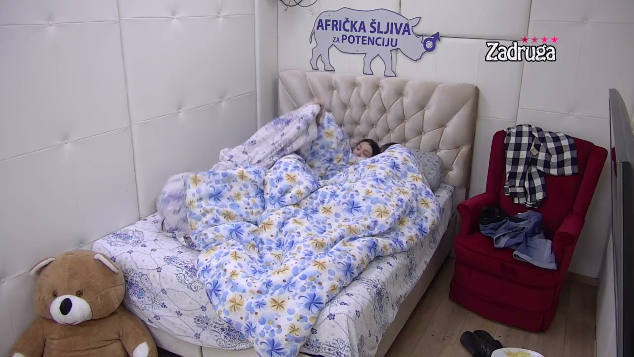 Zadruga 4 - Maja skače Janjušu po glavi, štipa, grebe, ne da mu da spava - 24.04.2021.