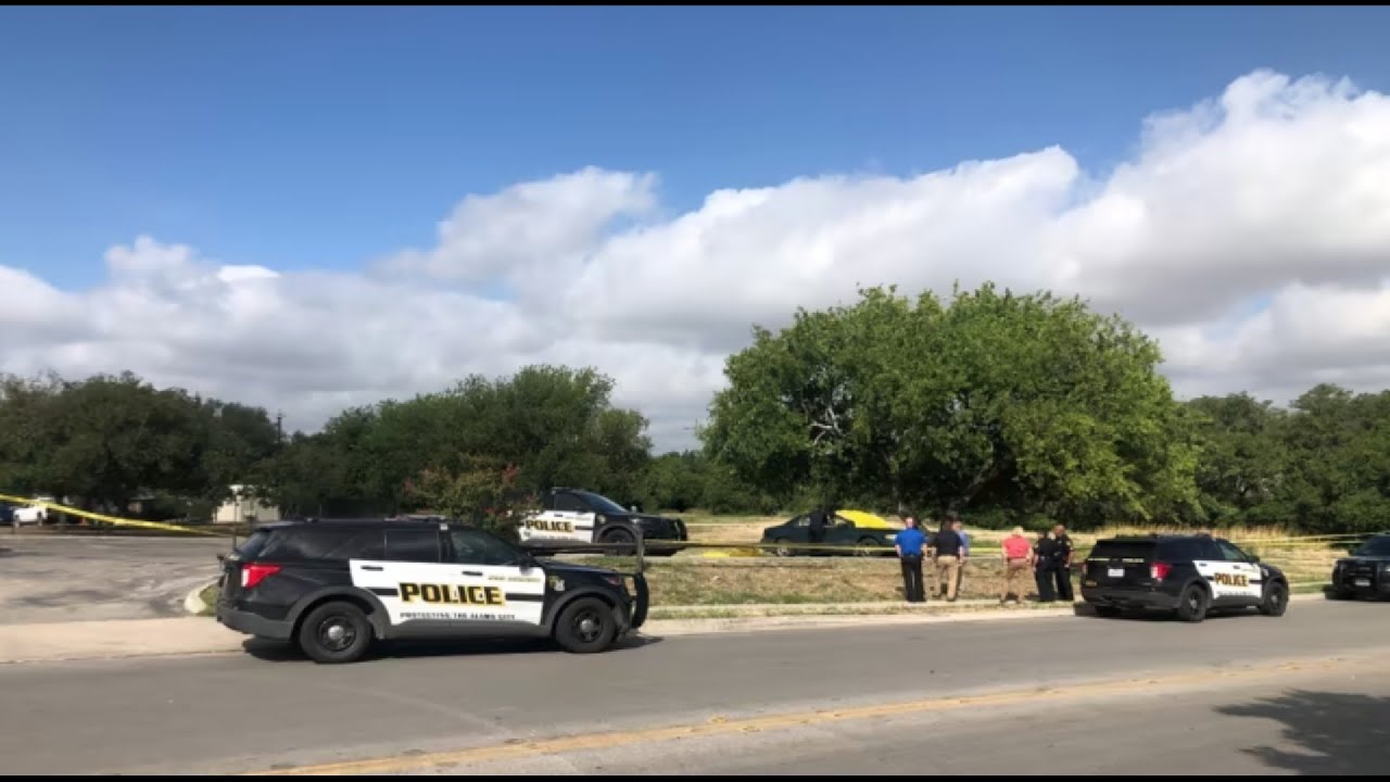 Two men found shot to death near car in parking lot on North Side - YouTube