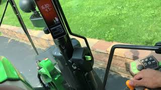 John Deere 5R Series Tractor: 5125R CommandQuad Manual Transmission Quick Demo