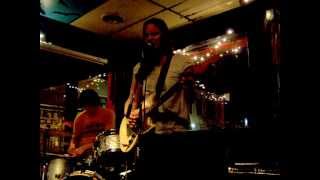 Scout Niblett - Wolfie - Live at The Phog Lounge - Windsor, ONT - October 22, 2007