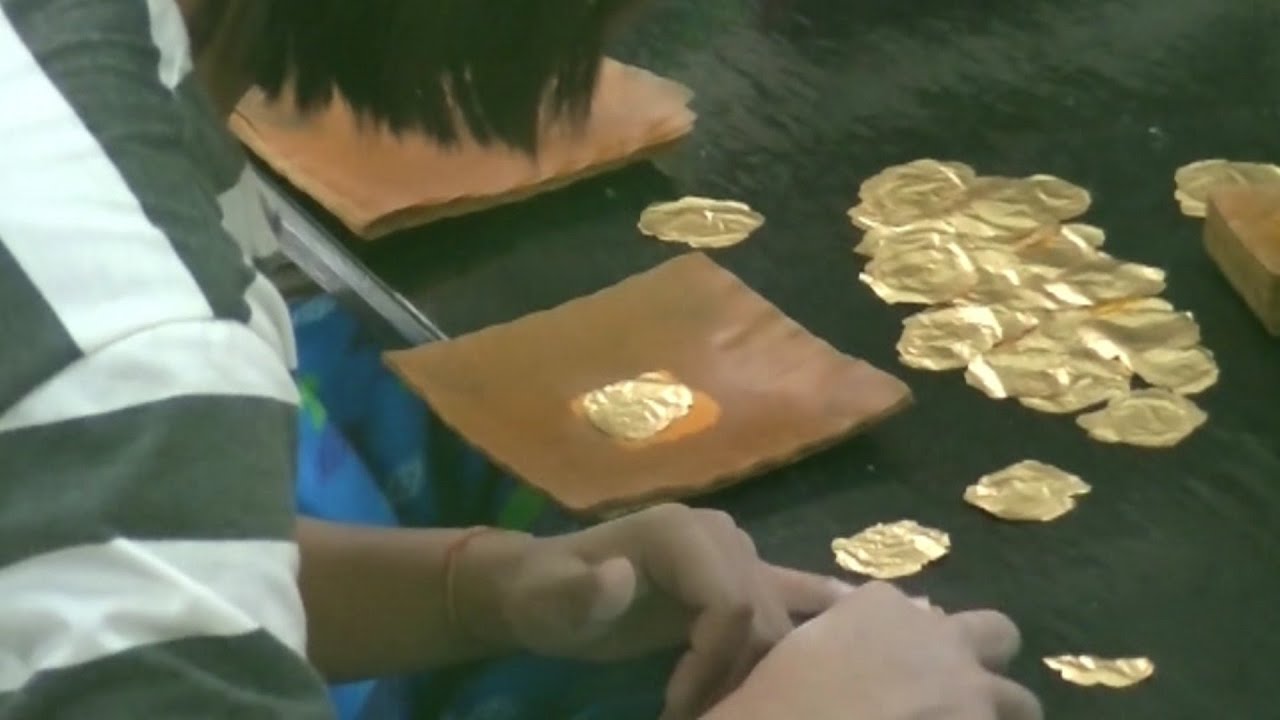 Myanmar : les coulisses de la fabrication des feuilles d'or