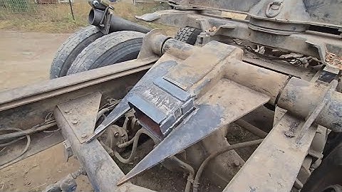 Self loading log truck hop on telescoping stinger pt:1