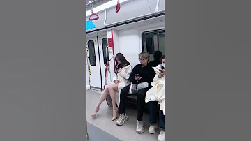 지하철에서 갑자기 