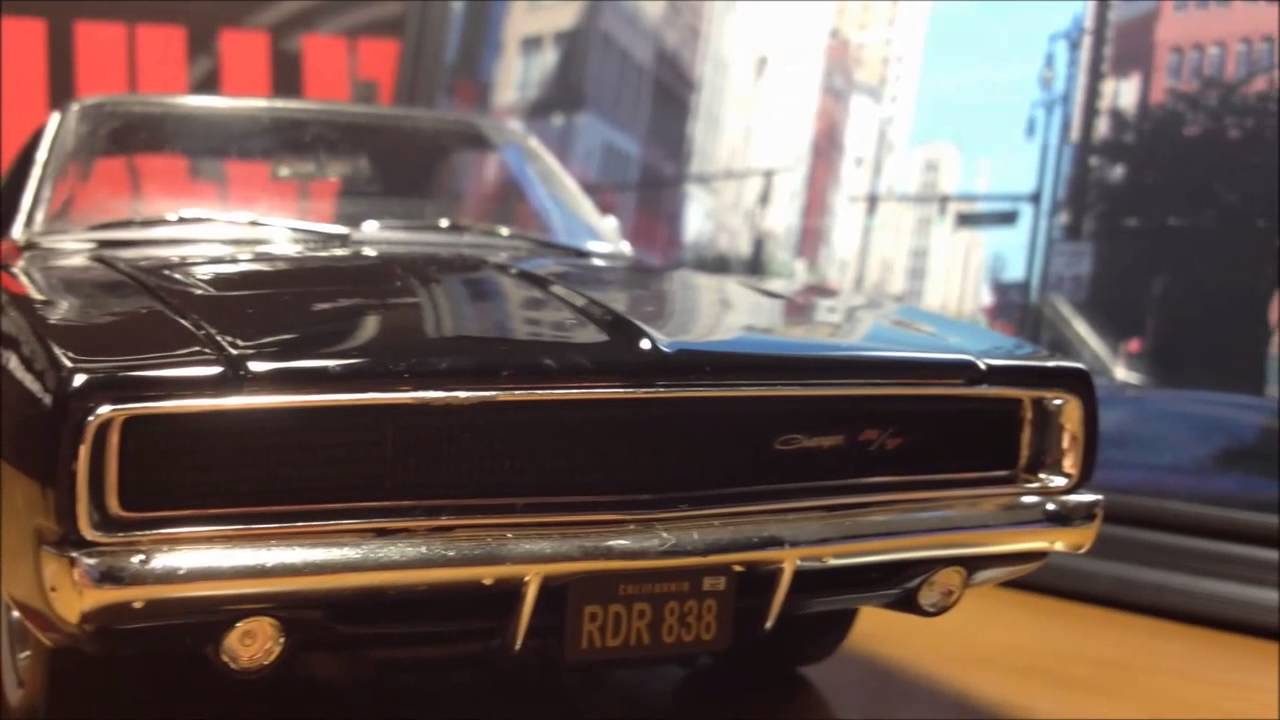 1:18 Green Light Dodge Charger R/T BULLITT - YouTube