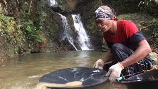 SUDDENLY RICH.! INDONESIAN FOREST ADVENTURERS FINDING TREASURE IN THE RIVER | GOLD TREASURE IN RIVER