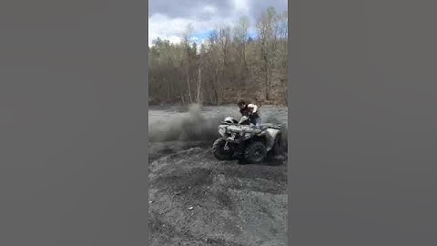 Polaris Sportsman 2005 EBS doing donuts in Schuylkill County,PA