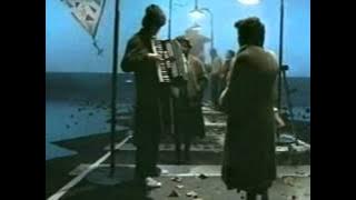 Flash and the Pan - Waiting For A Train