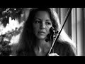 Capture de la vidéo Erica Miner "Author/Violinist Discusses Her Unique Career Journey"