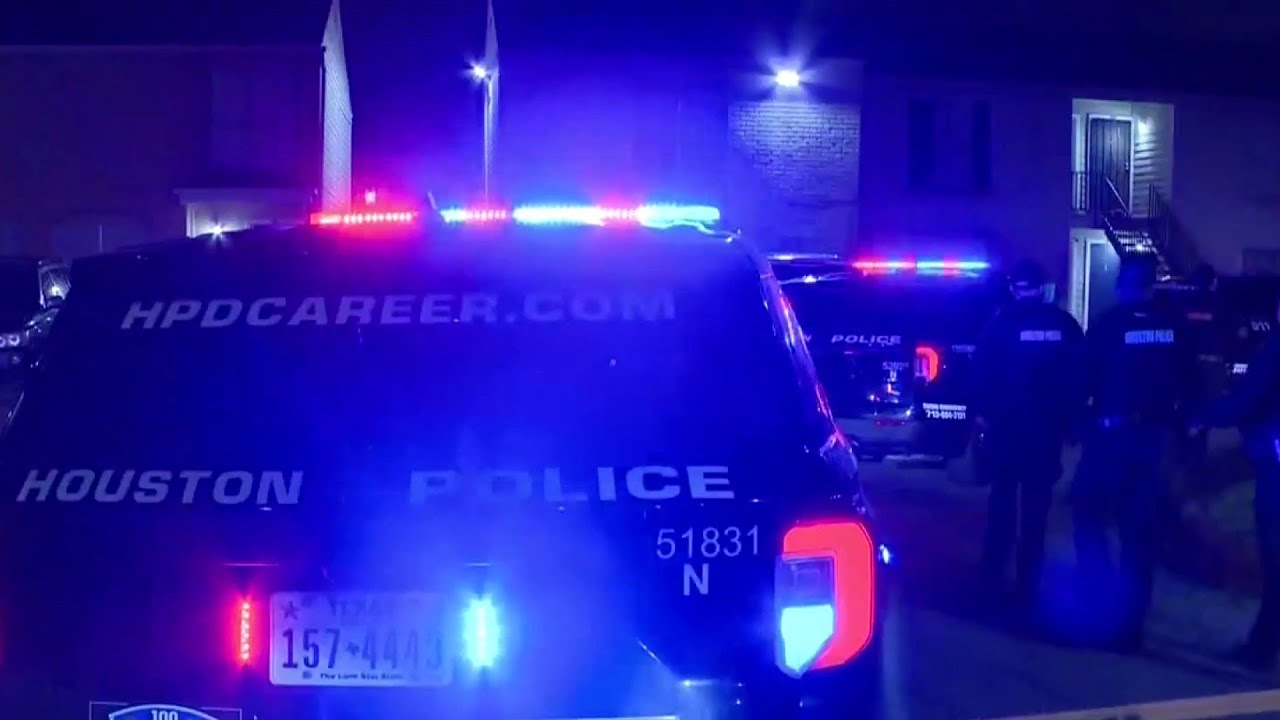 Woman dies after being shot at NW Houston apartment; 3 children unharmed inside apartment