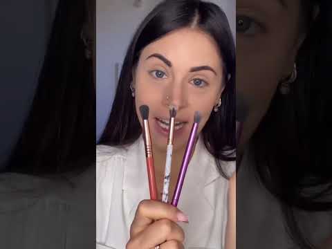 Video: Come Usare l'Ombretto come Eyeliner: 7 Passaggi (Illustrato)