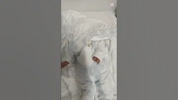 اجانا احلى الصبيان مش بس الوالد فرحان ليله كلها فرحانه بالدنيا كلها فرحانه في مولود الجديد 