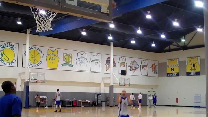 Stephen Curry makes 10 straight threes after practice