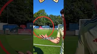 透明なサッカーボールの開発に成功した男性