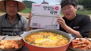 Three people eat a whole box of ramen? [[Instant spicy noodles(mini-size)]] - Mukbang eating show