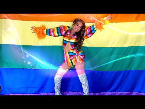 Thalia - Banderazo inicial -XLII Marcha Digital del Orgullo LGBTTTI+ en CDMX