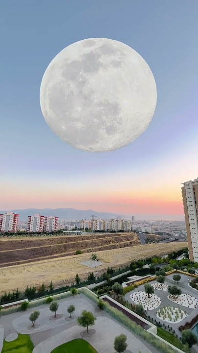 Ay Dünya’ya Çarpıyor